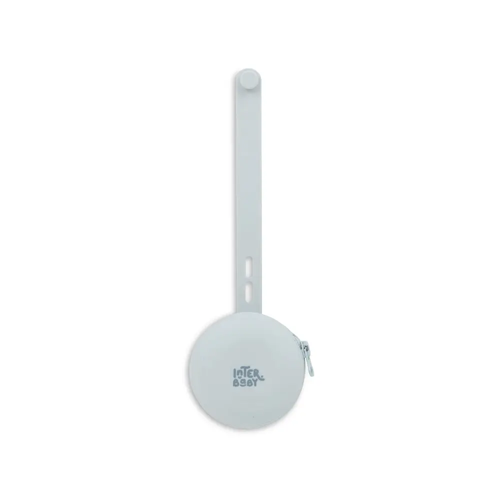 set-4pcs-silicona-chupetero-porta-chupete-sonajero-set58-azul-interbaby-8.webp