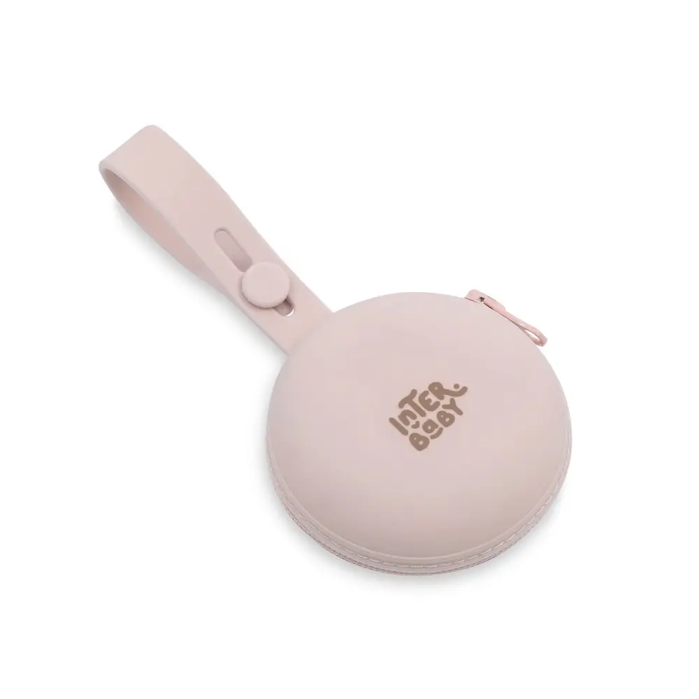 set-4pcs-silicona-chupetero-porta-chupete-sonajero-set58-rosa-interbaby-7.webp
