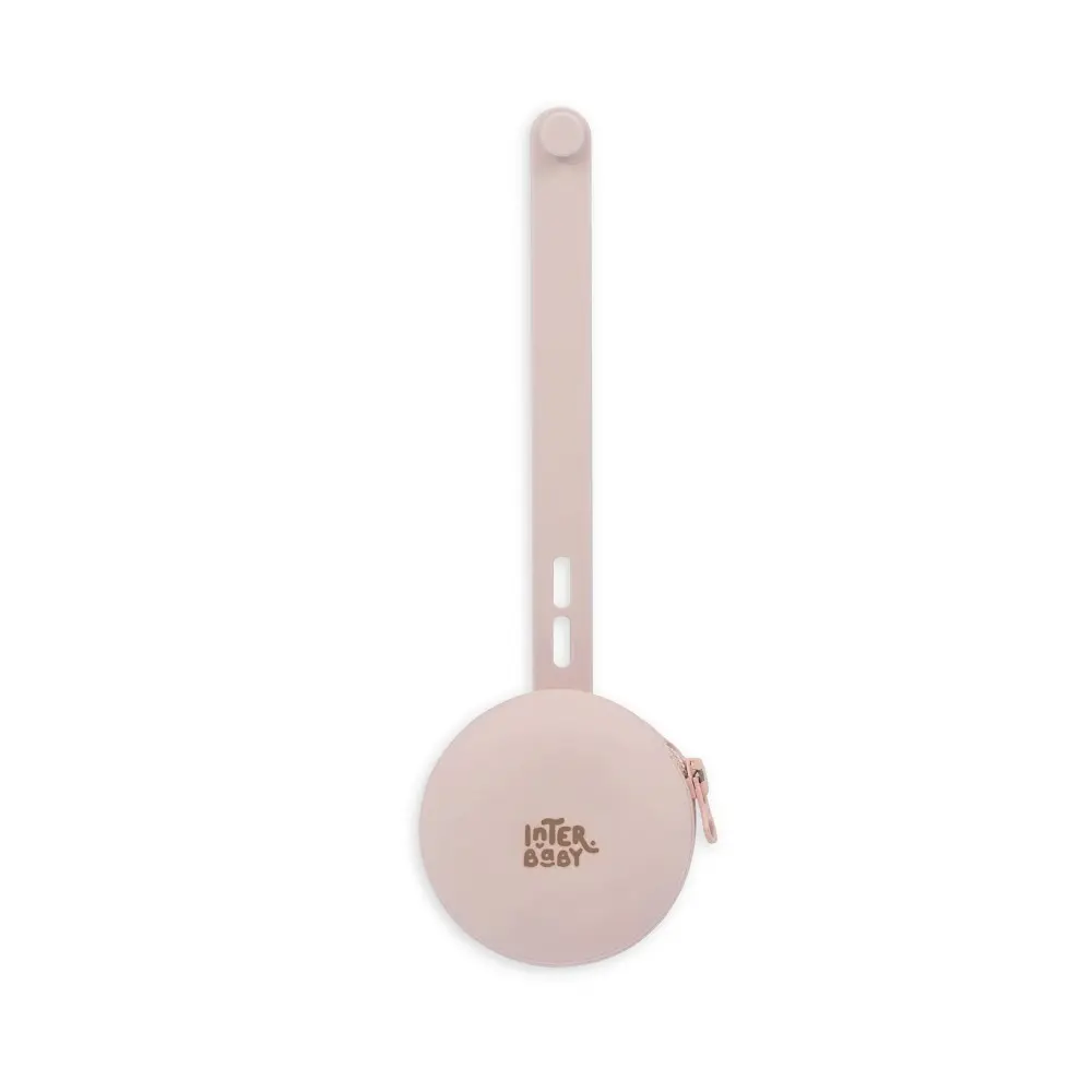 set-4pcs-silicona-chupetero-porta-chupete-sonajero-set58-rosa-interbaby-8.webp