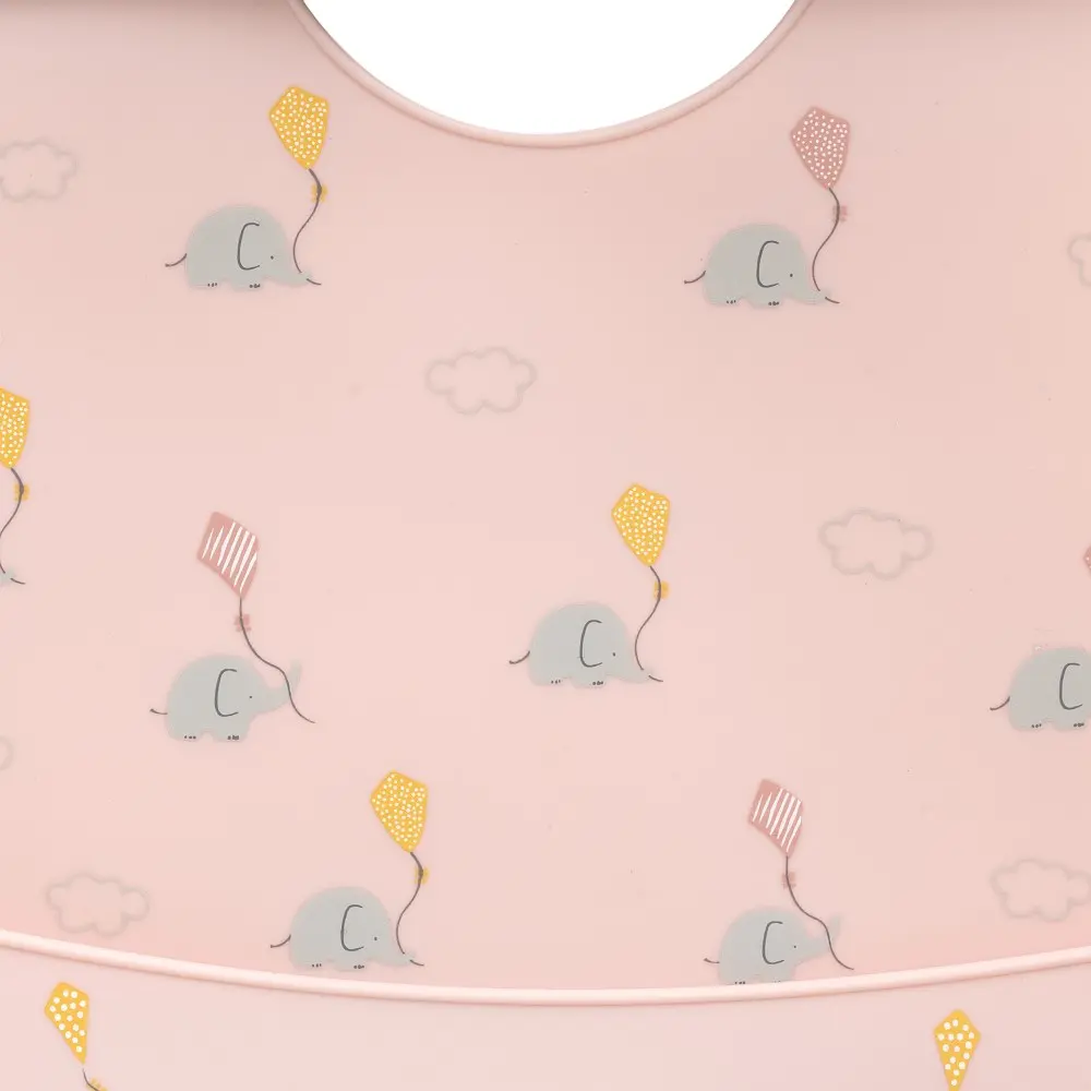 babero-silicona-estampado-elefantes-rosa-maquillaje-interbaby-1.webp
