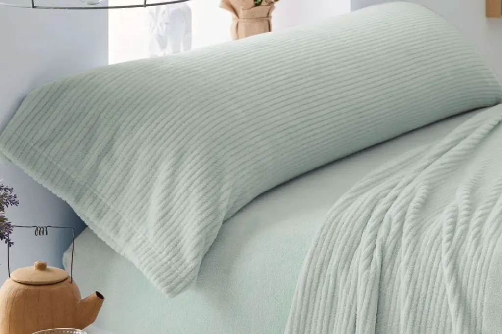 sabanas-de-invierno-coralina-tacto-peluche-diseno-965-salvia (1).webp