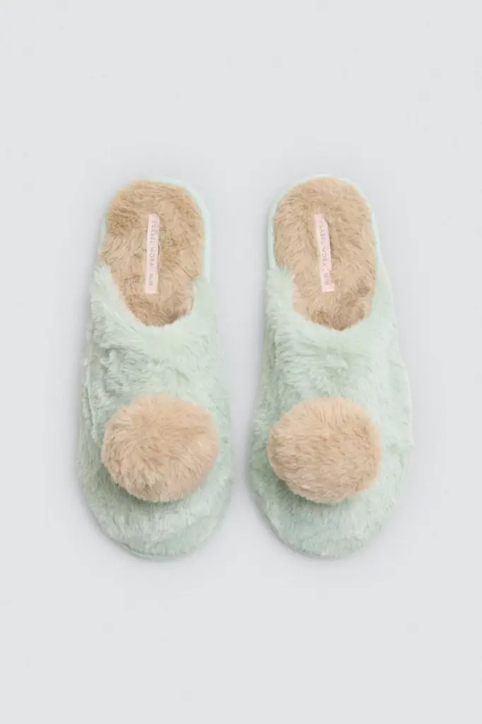 zapatillas-14151-ysabel-mora-2.webp