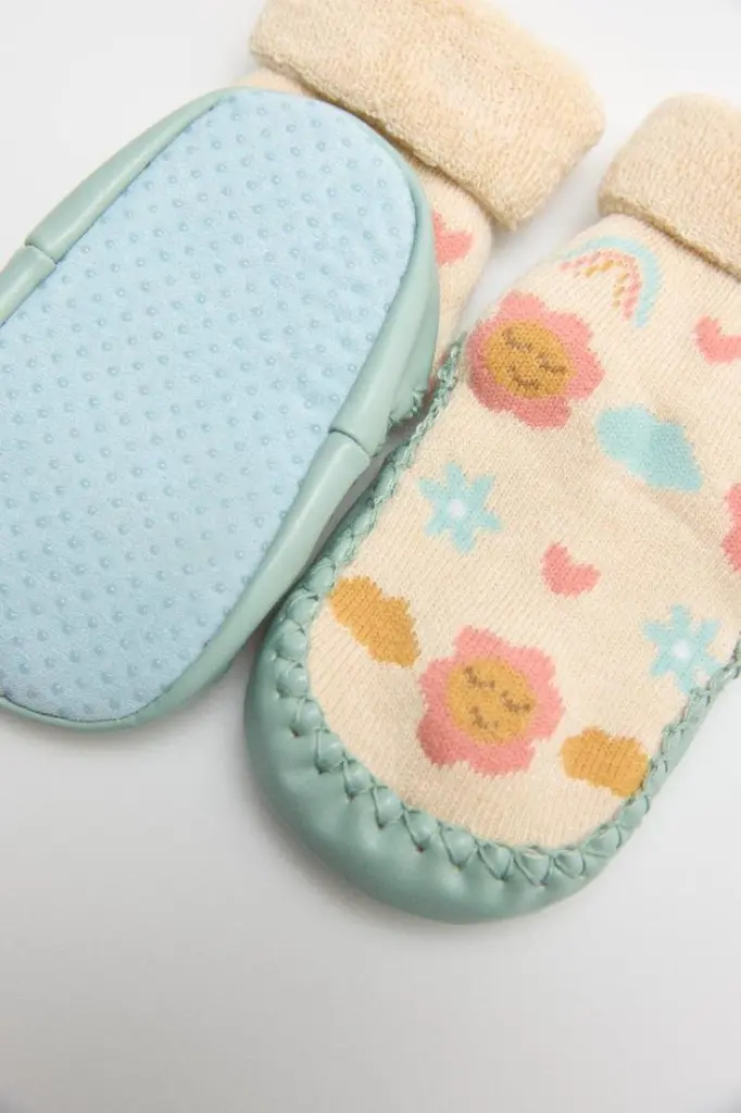 calcetin-zapatilla-bebe-termico-52882-ysabel-mora-1.webp