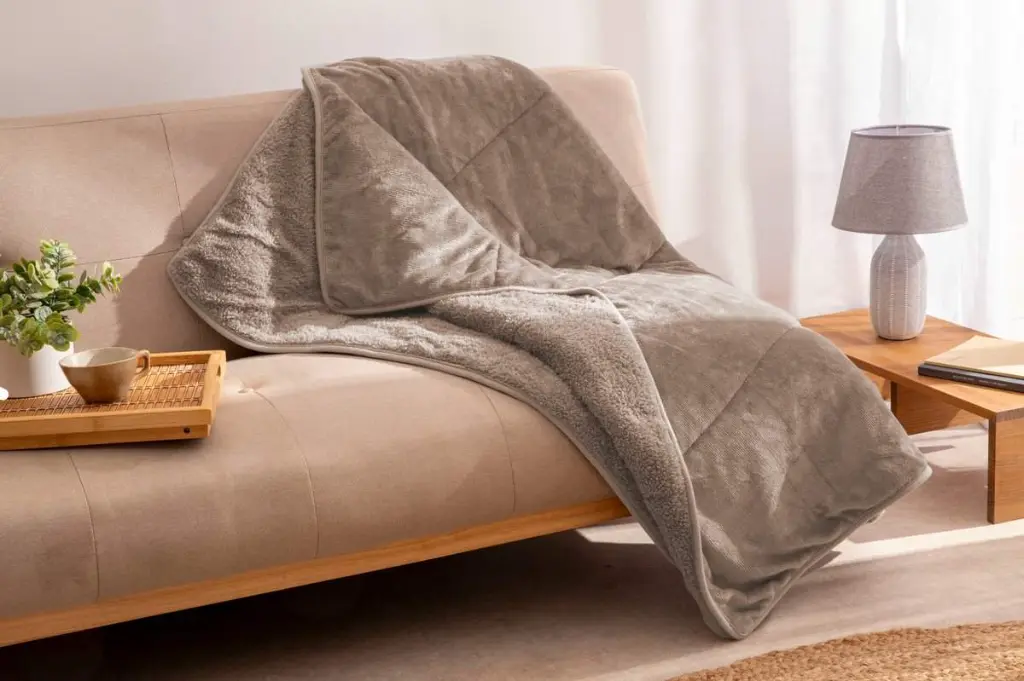 manta-plaid-sherpa-lisa-karamelo-avellana.webp