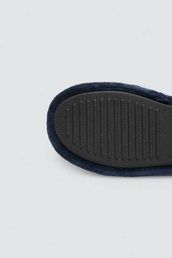 zapatillas-hombre-24077-ysabel-mora-3.webp