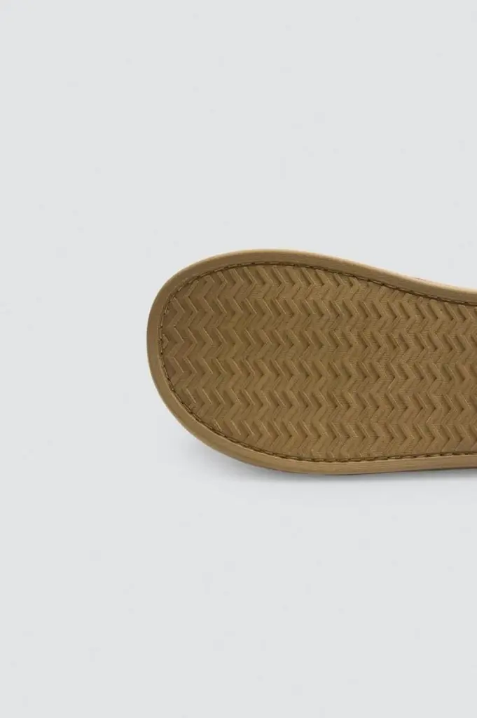 zapatillas-hombre-24081-amber-ysabel-mora-2.webp