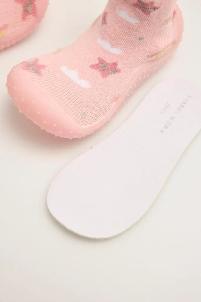 zapatilla-calcetin-bebé-termico-54038-ysabel-mora.webp