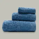 JUEGO DE TOALLAS 600GR 3 PIEZAS HILTON AZUL 2.webp
