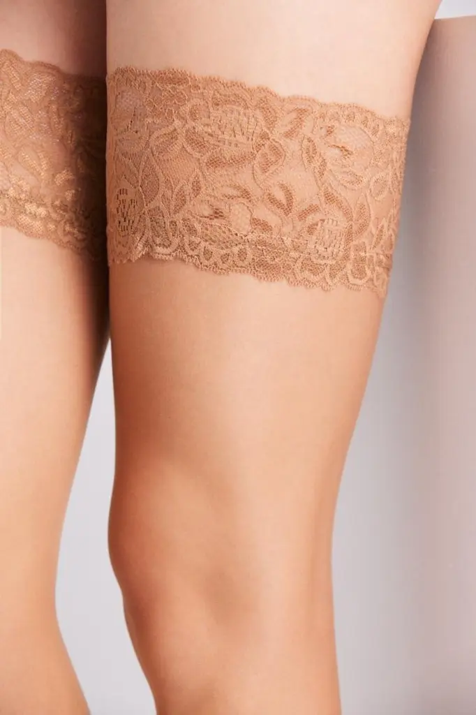 media-con-liga-de-blonda-15-den-14201-beige-2-ysabel-mora.webp