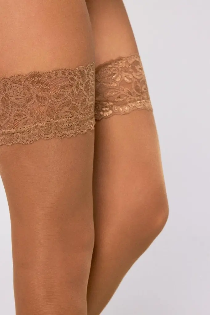 media-con-liga-de-blonda-40-den-14217-beige-5-ysabel-mora.webp