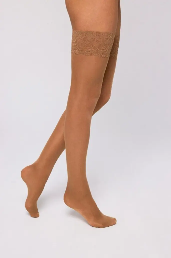 media-con-liga-de-blonda-40-den-14217-beige-6-ysabel-mora.webp