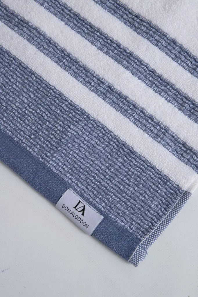 juego-de-toallas-jacquard-sophie-azul-don-algodon-4.webp
