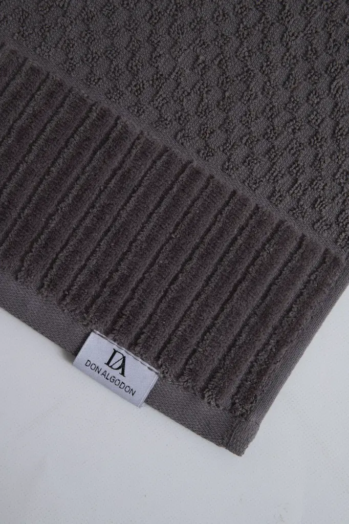 juego-de-toallas-jacquard-dafne-gris-don-algodon-4.webp
