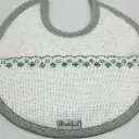 pack-2-baberos-para-bordar-05-qb01-2-blanco-verde-martifanel.webp