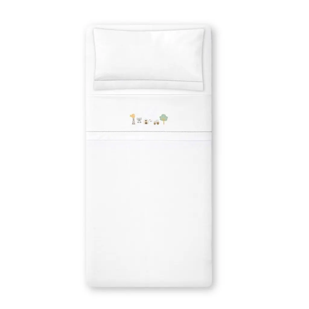 triptico-cuna-tela-granja-koala-bordado-broche-blanco-gris-interbaby-5.webp