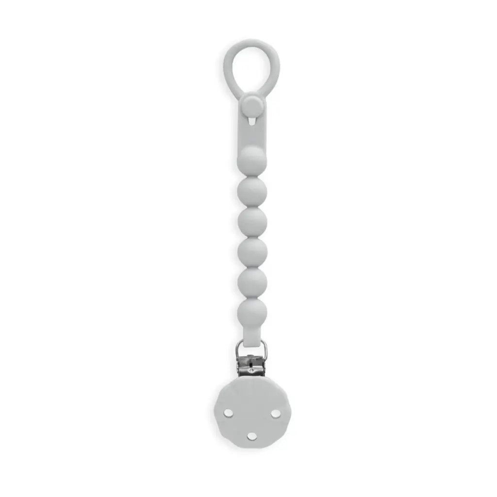 triptico-cuna-tela-granja-koala-bordado-broche-blanco-gris-interbaby-2.webp