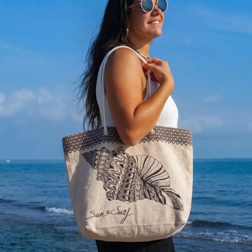 bolso-playa-estampado-caracola-arena-07721-sun-&-surf.webp