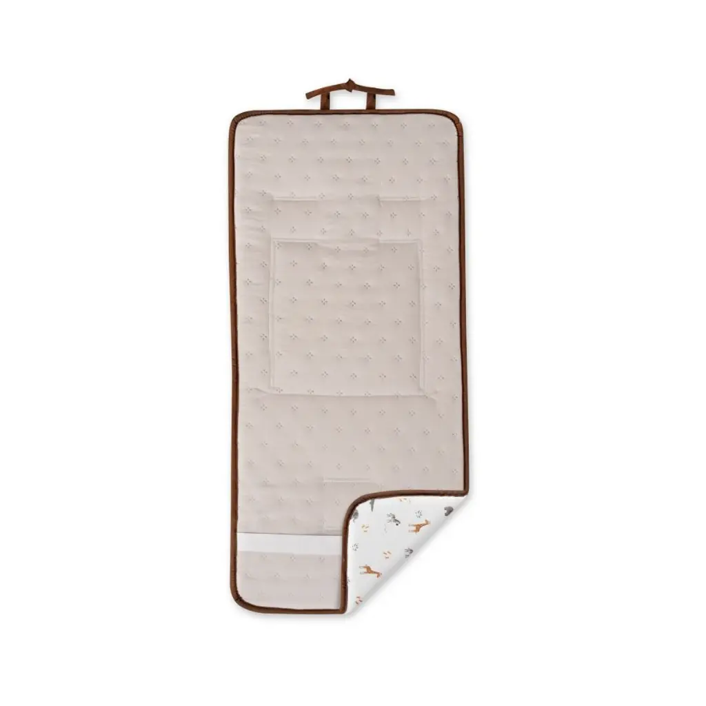 colchoneta-reversible-modelo-jirafa-savanna-beige-interbaby-1.webp
