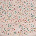 babero-silicona-estampado-modelo-flores-petalos-rosa-interbaby-2.webp