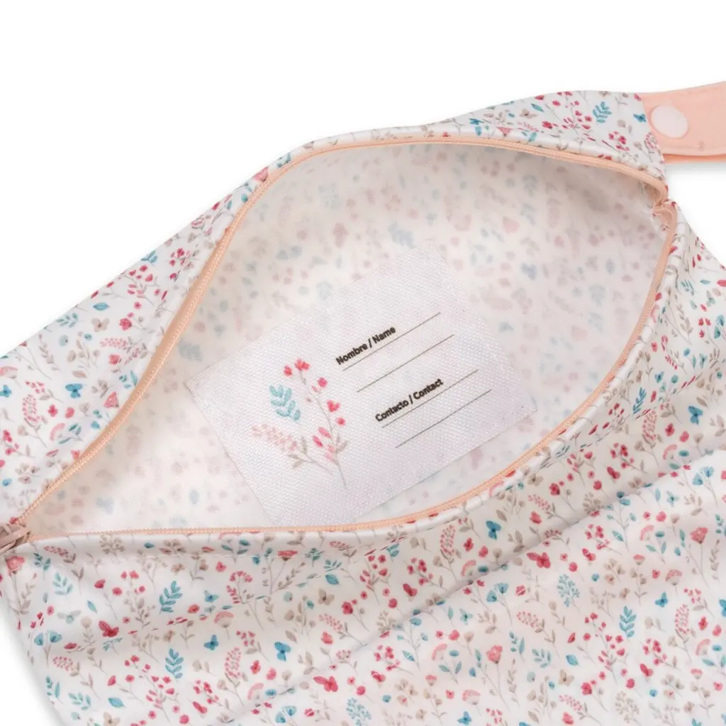 set-pack-2-bolsas-ropa-impermeable-petalos-rosa-interior-interbaby.webp