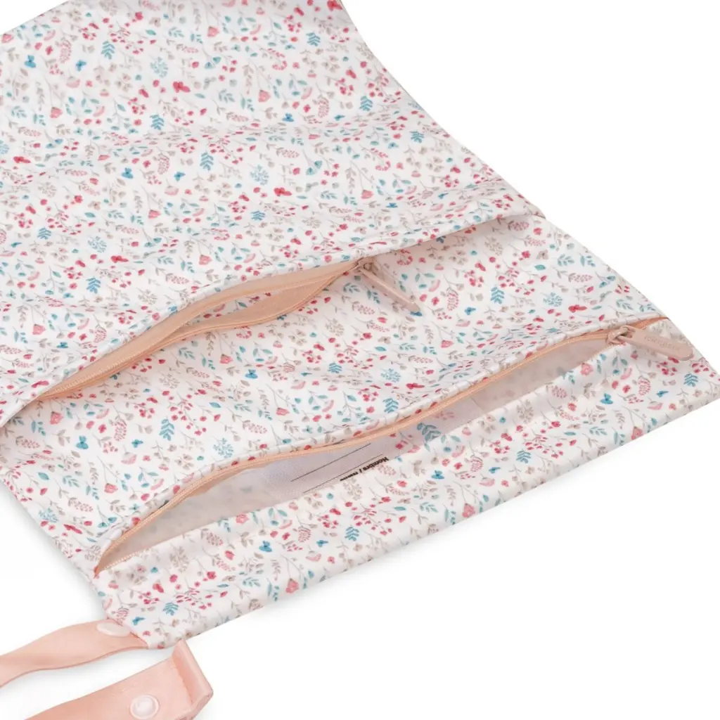set-pack-2-bolsas-ropa-impermeable-petalos-rosa-interbaby.webp