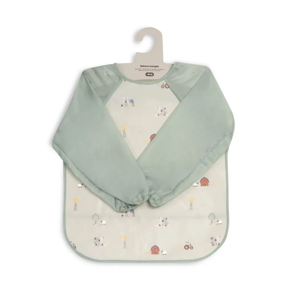babero-con-mangas-estampado-modelo-granja-koala-presentacion-verde-interbaby-al-por-mayor.webp