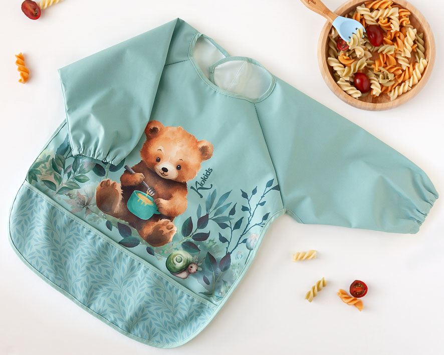BABERO IMPERMEABLE CON MANGAS SALVIA 3750 SAGE KIOKIDS