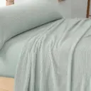 JUEGO SABANAS CORALINA 965 SALVIA BURRITO BLANCO