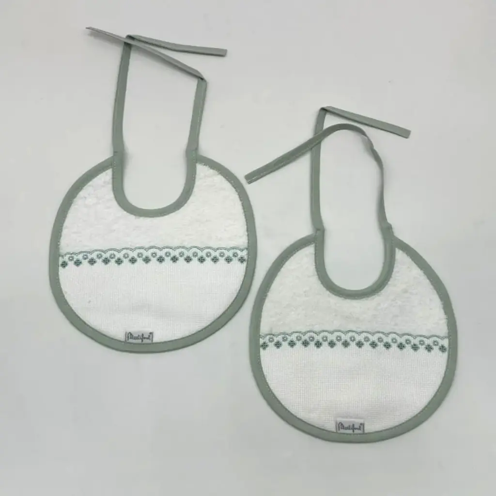 PACK 2 BABEROS PARA BORDAR BAB 05 QB01/2 BLANCO-VERDE MARTIFANEL